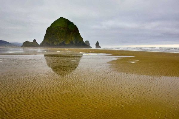OR, Cannon Beach Sunrise overf Haystack Rock